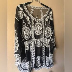 Chic Black and White Embroidered Women's Tunic